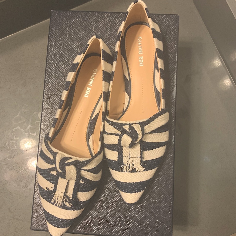 Gianni Bini Flats size 9